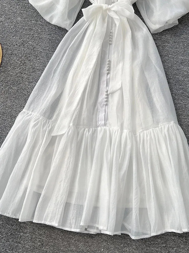 European American Dress in White Black Fashionable Lantern Sleeves Cinching Large Swing Long Dress