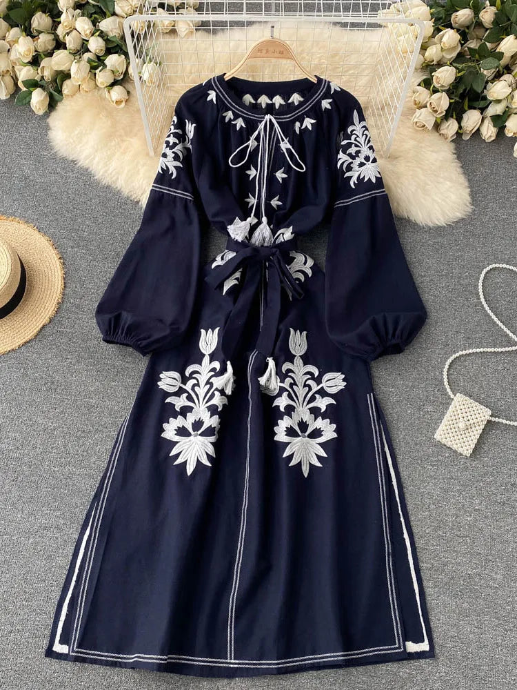 Women's Embroidered Dress V-neck Tie Split Retro Indie Folk Style Holiday Beach Long Dress