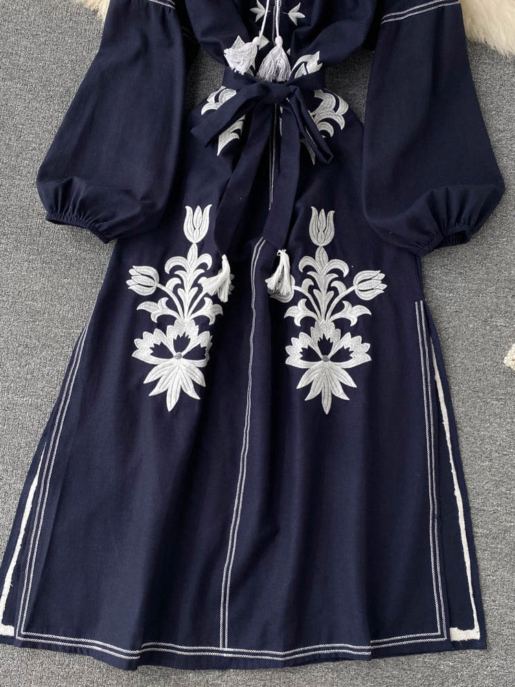 Women's Embroidered Dress V-neck Tie Split Retro Indie Folk Style Holiday Beach Long Dress