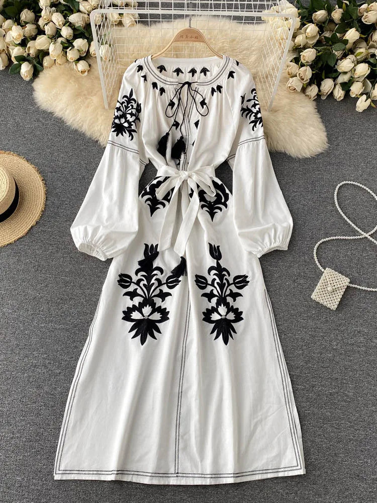 Women's Embroidered Dress V-neck Tie Split Retro Indie Folk Style Holiday Beach Long Dress