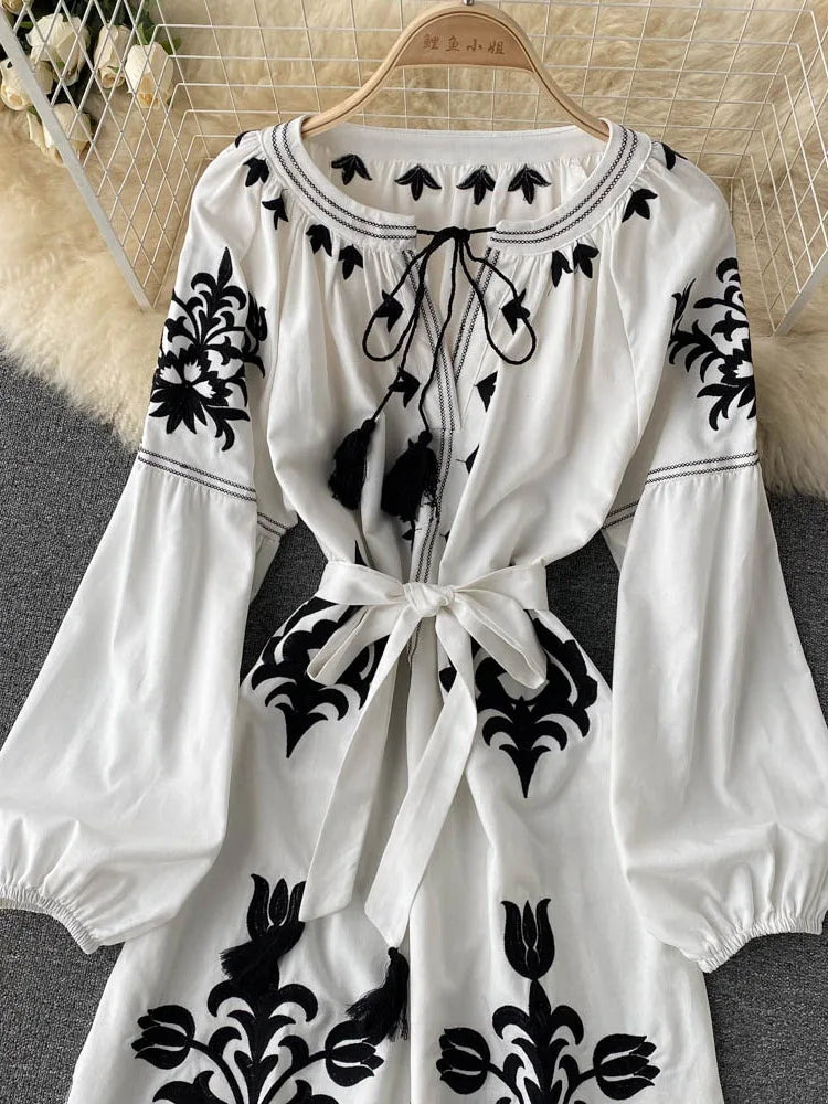 Women's Embroidered Dress V-neck Tie Split Retro Indie Folk Style Holiday Beach Long Dress
